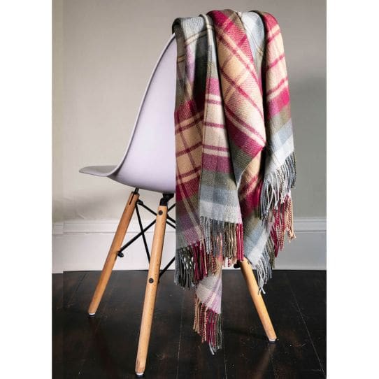 Auld Scotland Lambswool Borders Blanket - Image 3
